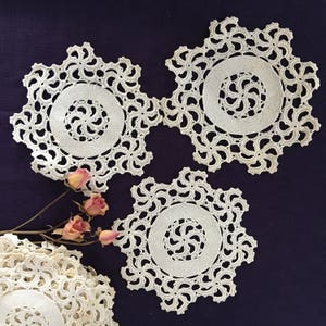 12 Vintage Round Crocheted Lace Heavy Mat Doilies. Off White Cotton Crocheted Lace Round Doilies. Decorate Your Dining Table With These.