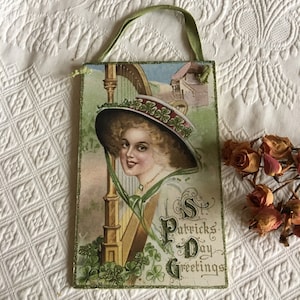 Tarjeta de reproducción victoriana con placa de San Patricio vintage para decoración navideña del día de San Patricio.