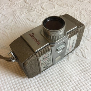 Vintage 1960s Revere Model 50 Vintage 8mm Movie Camera. Revere-Eight. Great for Vintage Display.