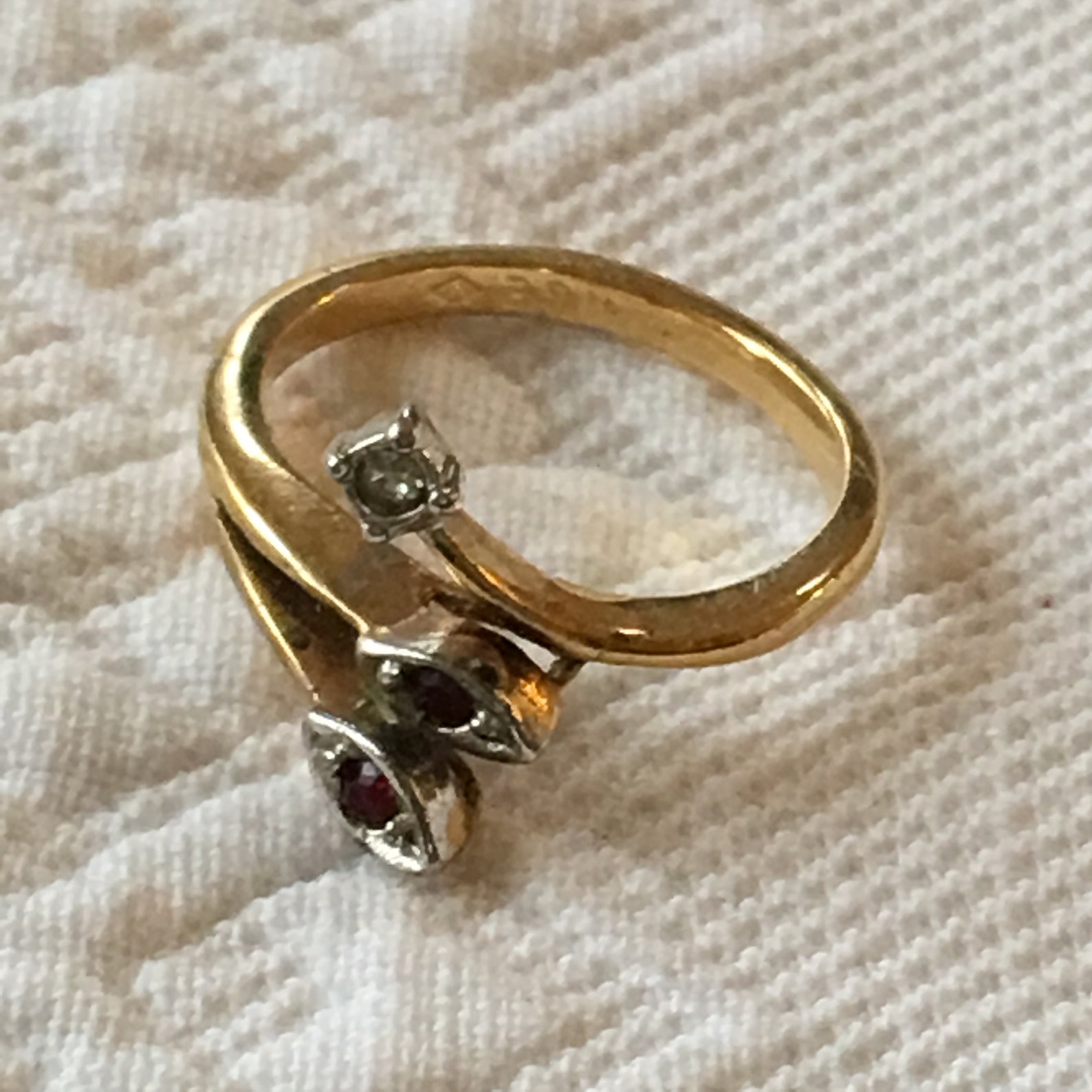 Vintage 18Kt Hge Ring - tyeapem