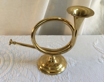 Ancienne trompette de grande taille en laiton - Ressourcerie Histoires Sans Fin