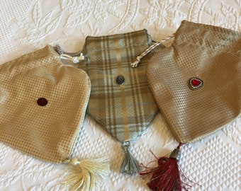 Bolso de retícula de seda hecho a mano. Elija Color y diseño. Seda de cheques pequeños o seda a cuadros. Ornamento frontal, borla y cordón de cordón.