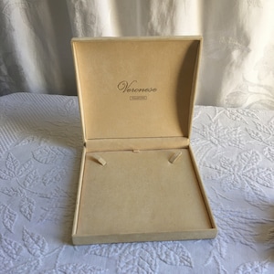 Vintage Veronese Collection Necklace Jewelry Presentation Box. Cream Velvet Lined Suede Feel Outer Box with Domed Lid. Loop & Padded Clips,