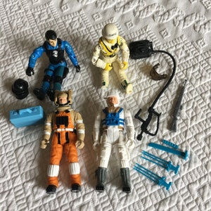Vintage 1991-2 4-G I Joe Action Figures. Hasbro, Inc. G I Joe Man Dolls Fully Moveable, with a Few Accessories. Fully Clothed. Unidentified.
