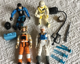 Vintage 1991-2 4-G I Joe Action Figures. Hasbro, Inc. G I Joe Man Dolls Fully Moveable, with a Few Accessories. Fully Clothed. Unidentified.