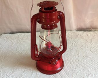 Red Stansport Reproduction Oil Lantern Great for Christmas Vintage and Antique Display and Use. Really Works.