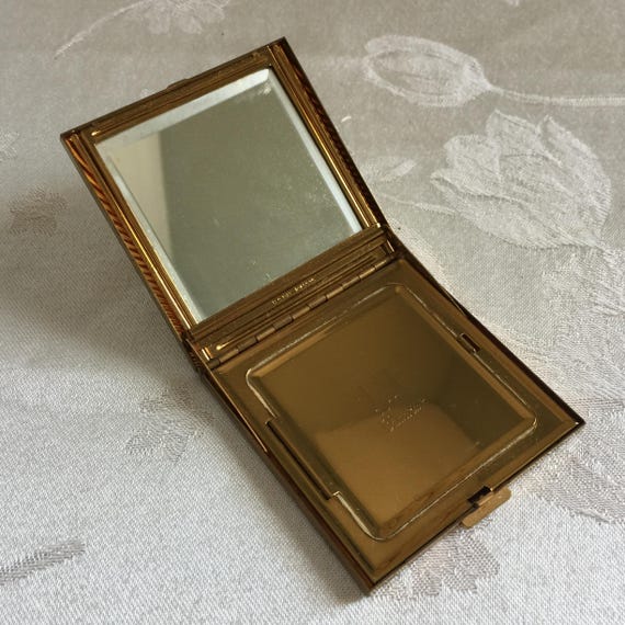 1940年代 Volupte ヴィンテージ パウダーコンパクト ミラー 希少レア 1940年代 Volupte ヴィンテージ パウダーコンパクト ミラー 希少