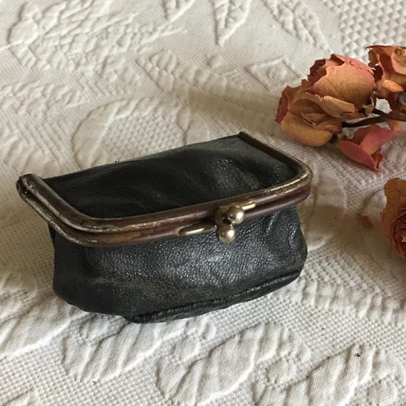 Vintage Leather Change Purse with Snap Latch Twist Opener on Trunk