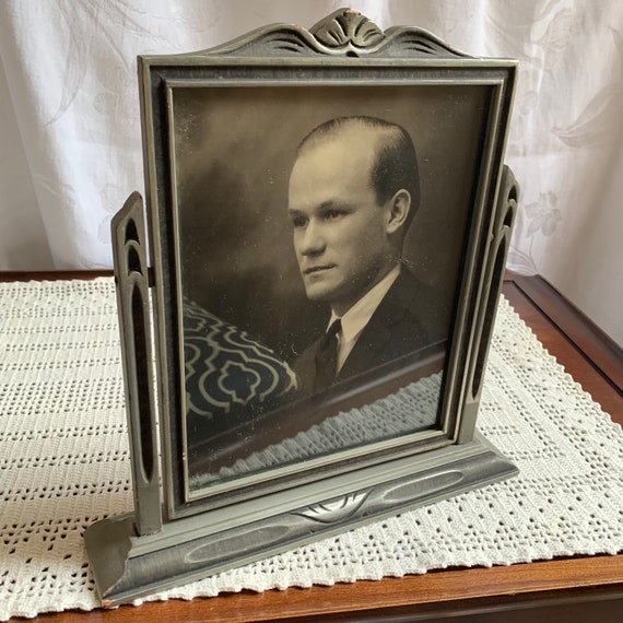 Art Deco Silver and Gray Picture Frame on Base with Swinging Function. Adjusting Picture Frame for 7 1/8" X 9 1/4" Picture.