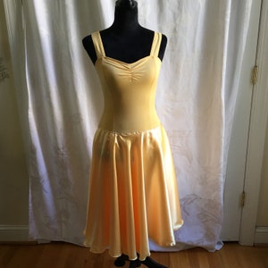 Handgemachtes Ballett Kleid Beginnen w / ein Tanz Trikot, Erwachsene Große Gelbe Träger Top. Reicher goldener Satinrock 25&quot; mit Acetatfutter.