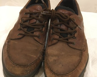 Stylish Gently Used ecco Work Shoes for the Man. Size 46 Gore-Tex ecco Tying Shoes. Breathable, Comfort System Foam, Moisture Absorbent.