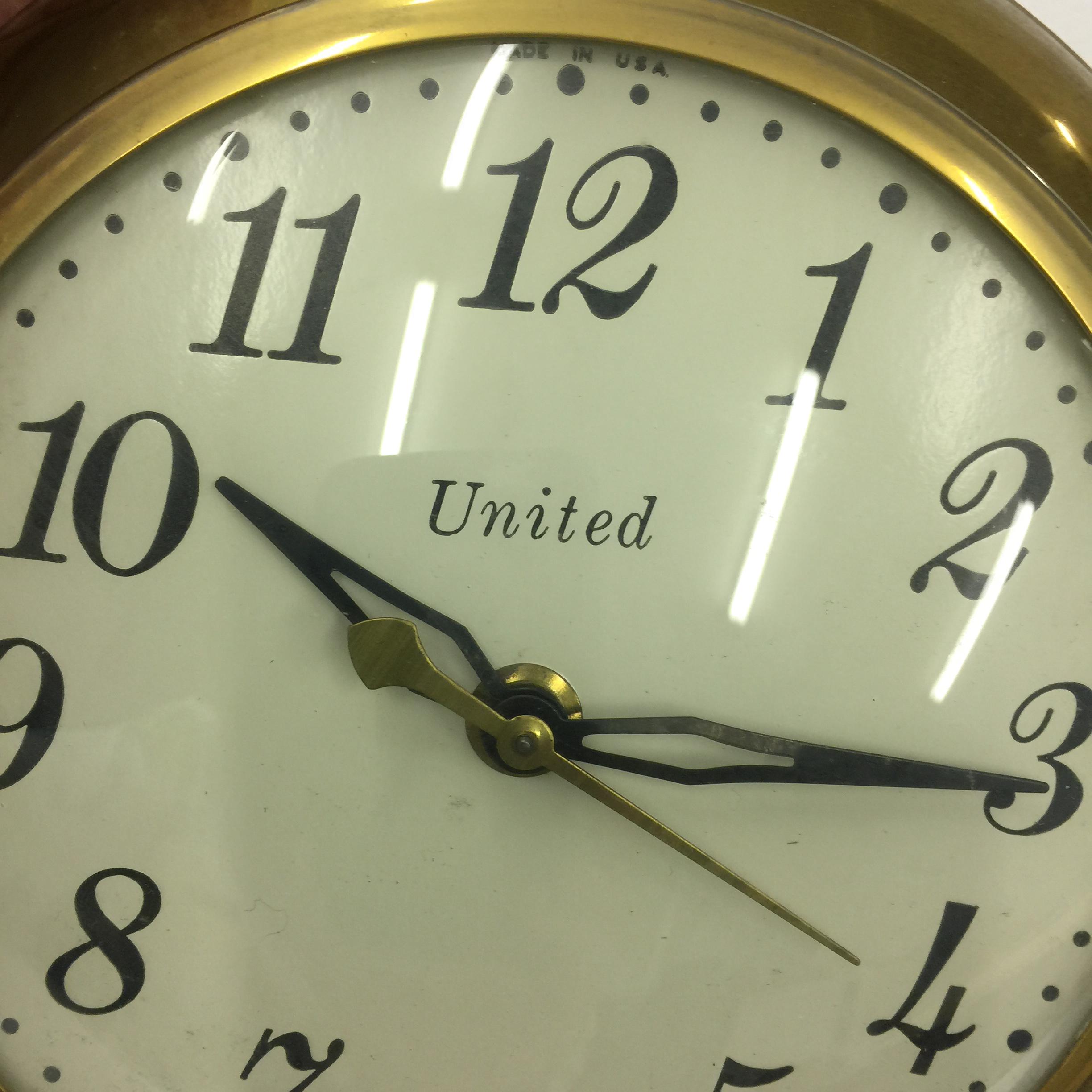 Vintage United 1950s-60s Electric Wall Clock #370. Large Gold Tone