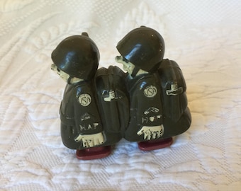 Jouets soldats Hap Hop en plastique MARX Ramp Walker vintage des années 1960. Charmant jouet mobile vintage.