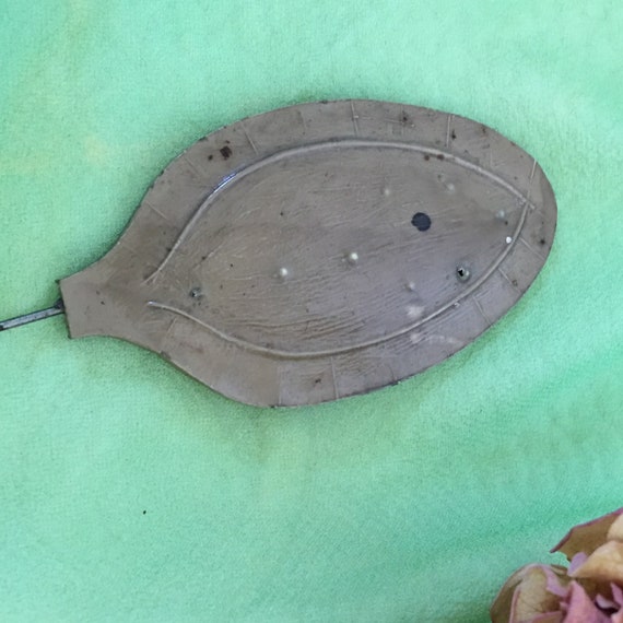 Vintage Deco Leaf Celluloid Hat Pin. Beige and Cr… - image 4