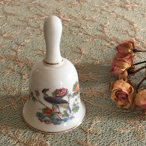 Vintage Wedgwood Kutani Crane Bell. Bone China. Made in England. Handle on Top To Ring a Clear Ring.