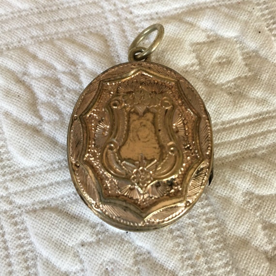 Vintage Antique Locket. Gold Victorian Ornate Des… - image 2