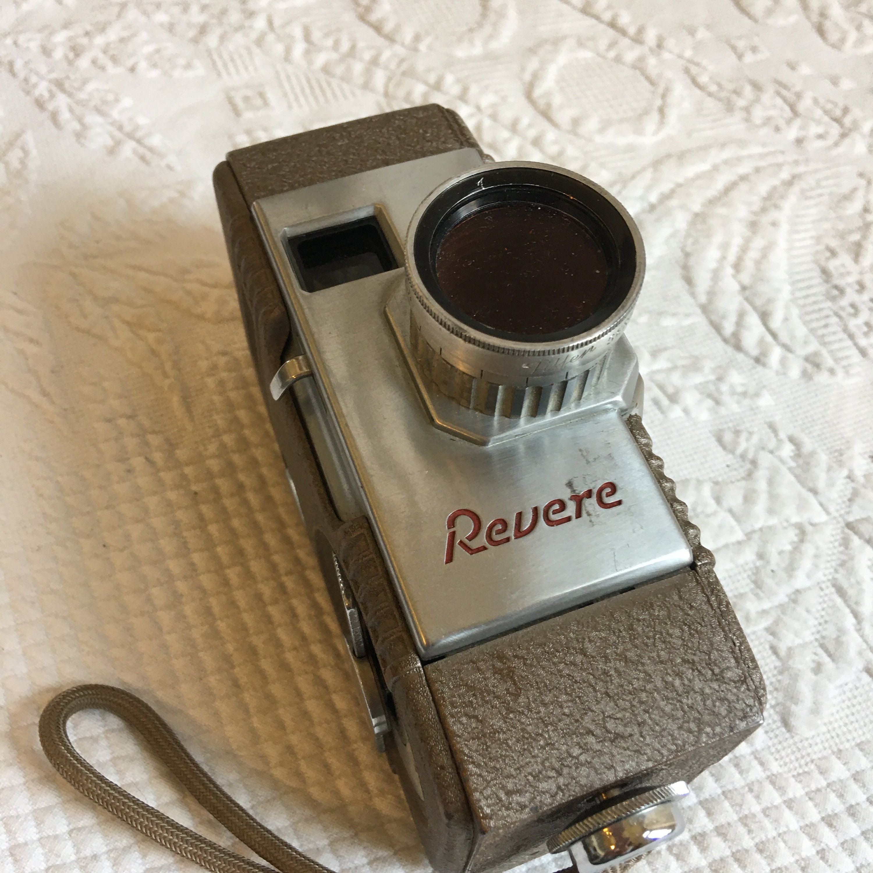 Vintage 1960s Revere Model 50 Vintage 8mm Movie Camera. Revere
