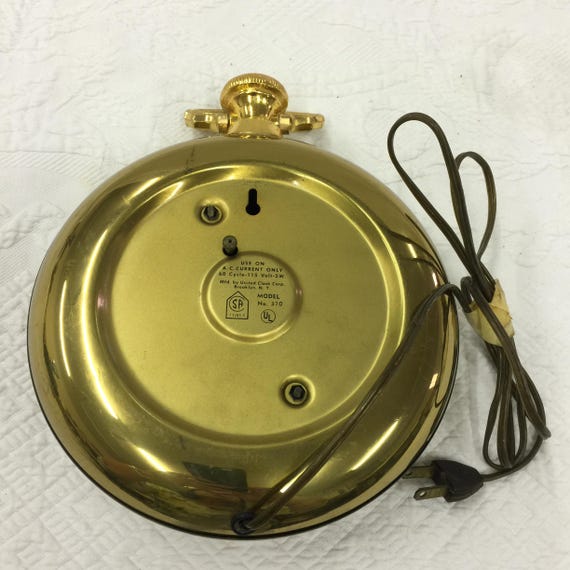 Vintage United 1950s-60s Electric Wall Clock #370. Large Gold Tone