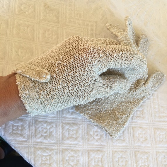 Vintage Creamy White Knobby Crocheted Short Glove… - image 6