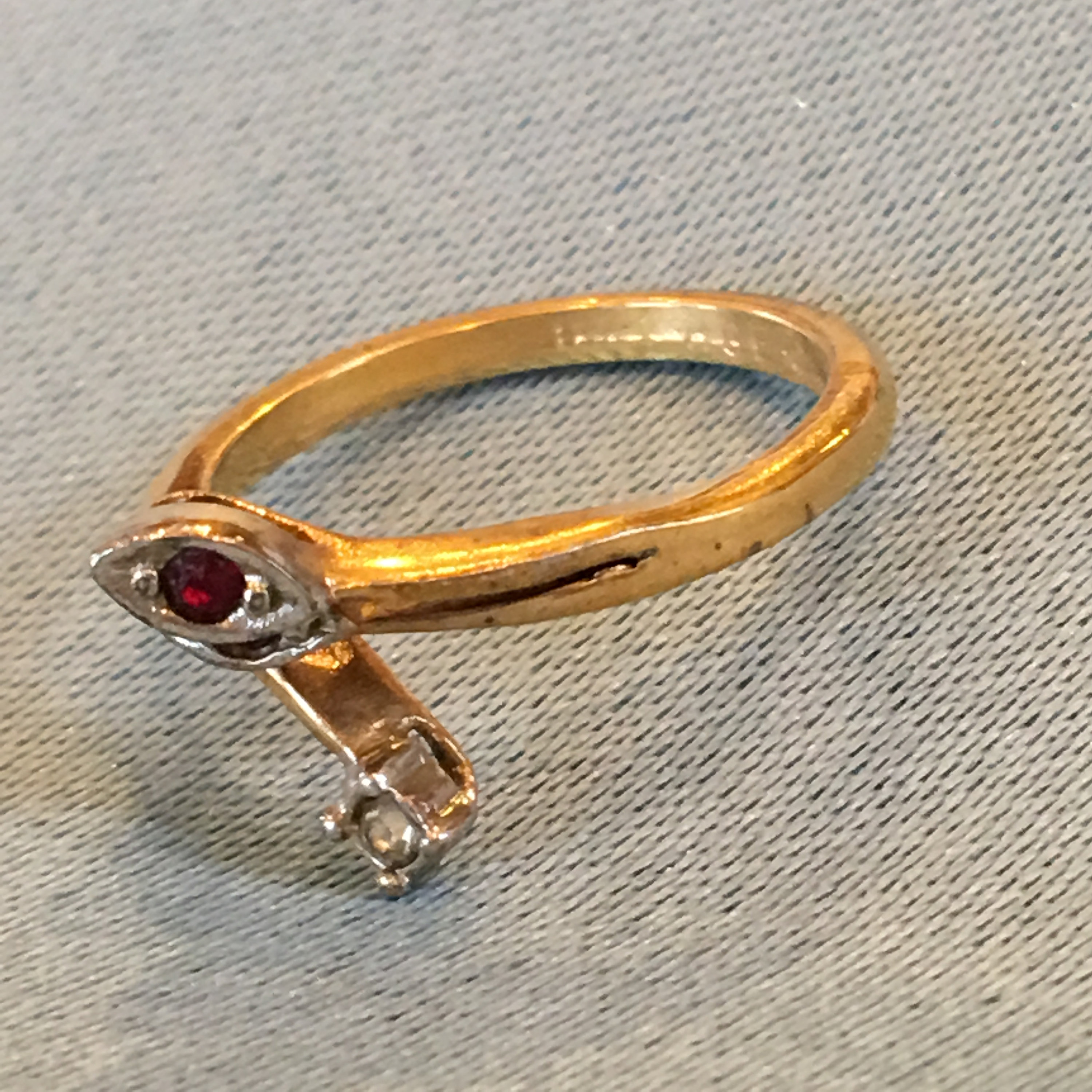Vintage 18Kt Hge Ring - 799dv7l