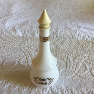 Vintage scheerlotion Barber Shop-fles van Avon. Witte shakerfles met spitse bovenkant. Zeer geurige fles.
