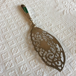 Vintage Cake Server Mottahedeh Silver Cake Server. Openwork Designs, Heavyweight, Sturdy and Well Made Dessert Server. Collectible Server.