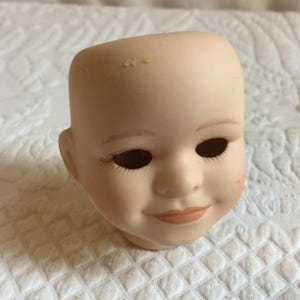 Vintage Kopf Junge oder Mädchen Gesicht markt # II9442 . Handgemalte Lippen, Augenbrauen und Wimpern. Ideal für Puppen oder Display.