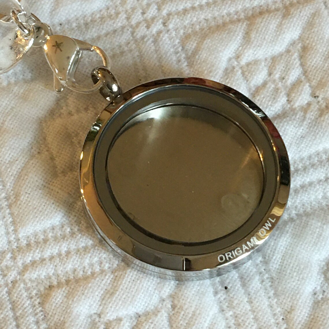 Magnetic locket Clearance
