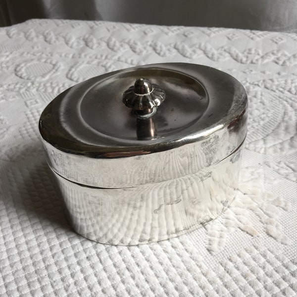 Vintage Silver Plate Dresser Box With Top Fluted Knob Handle. Oval Shaped Box for Jewelry or Trinkets. Simple and Elegant.