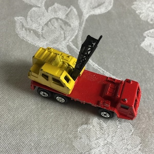 Vintage 1970s Yatming Ladder Truck Made in Hong Kong. Diecast Ladder Truck.