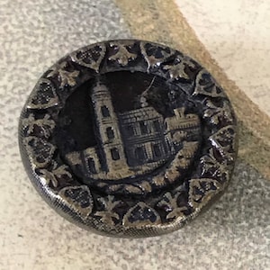 Antique 4 Buttons. Aged Gold Buttons With British Building and Tower and Ornate Edge. Dimensional Molded Metal Buttons.