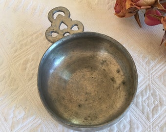 Vintage Williamsburg Stieff Pewter CH 16-23 Small Porringer Bowl With Handle.