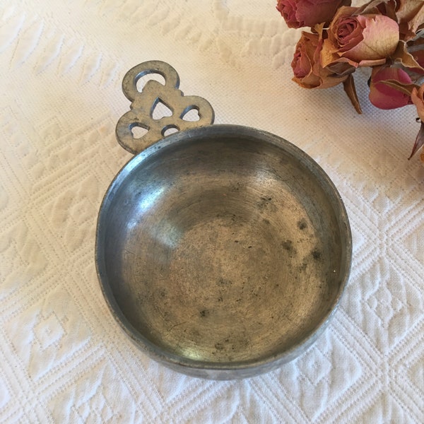 Vintage Williamsburg Stieff Pewter CH 16-23 Small Porringer Bowl With Handle.