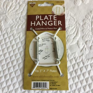 Vintage White Coated Wire Plate Hanger for Plates 5&quot; to 7&quot;. Holds Plate Securely for Wall Display Hook on Back.