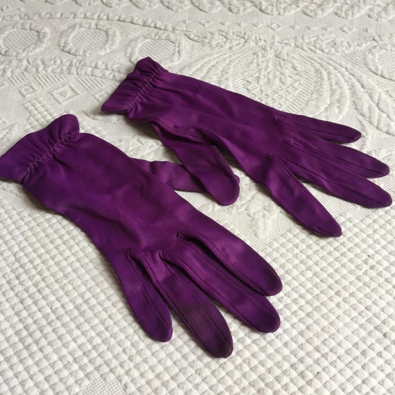 Vintage Van Raalte Rayon Gloves Size 7 in Purple. 