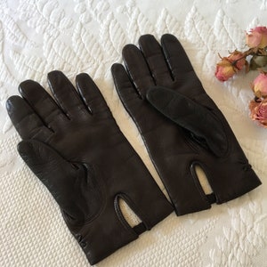 Vintage Brown Leather Gloves With Decorative Top Stitching Up Side Across Top. Slit At Inside Wrist. Size 6 1/2. Winter Warm Small Gloves.