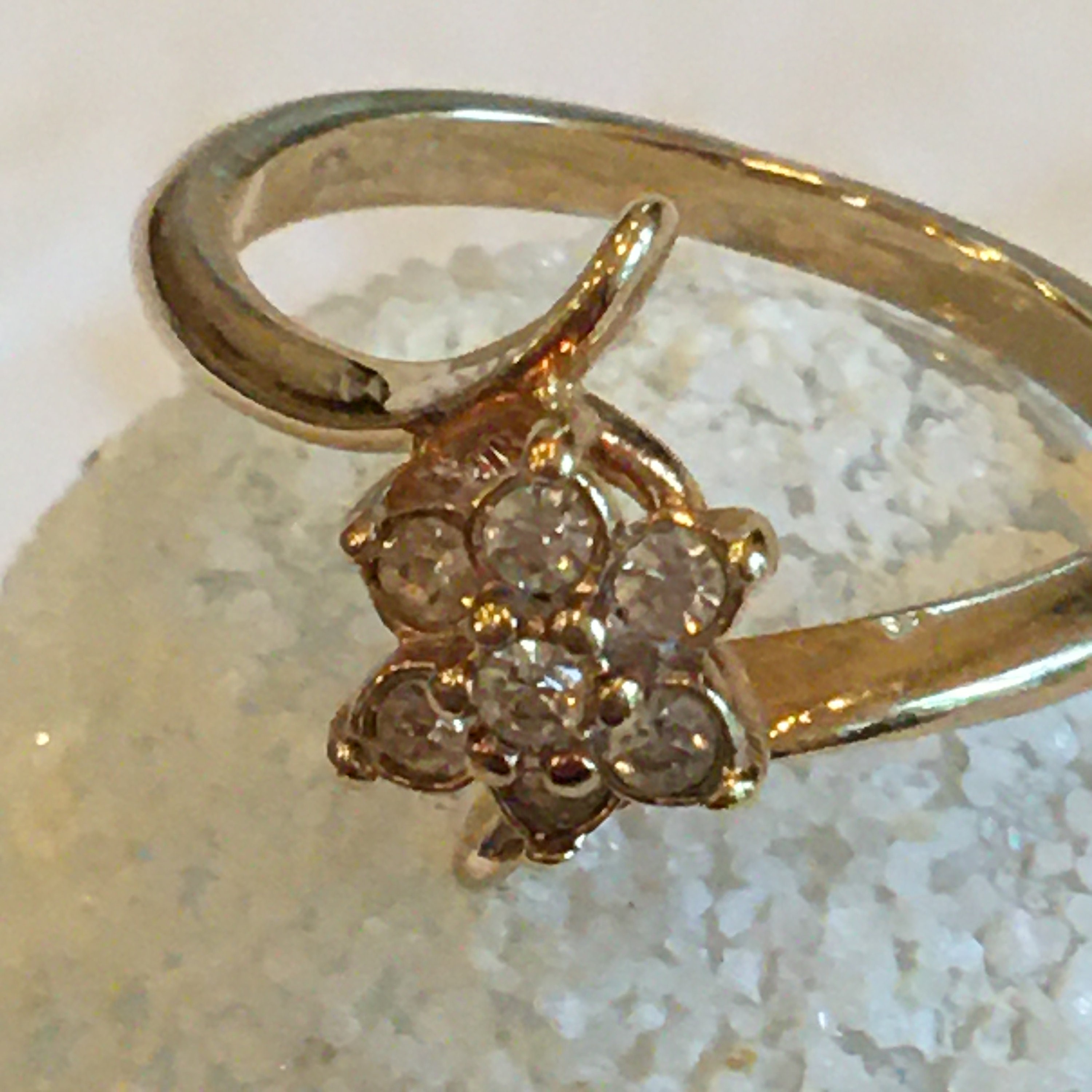 Vintage Park Lane Ring With 7 Colorless Stone Flower Design