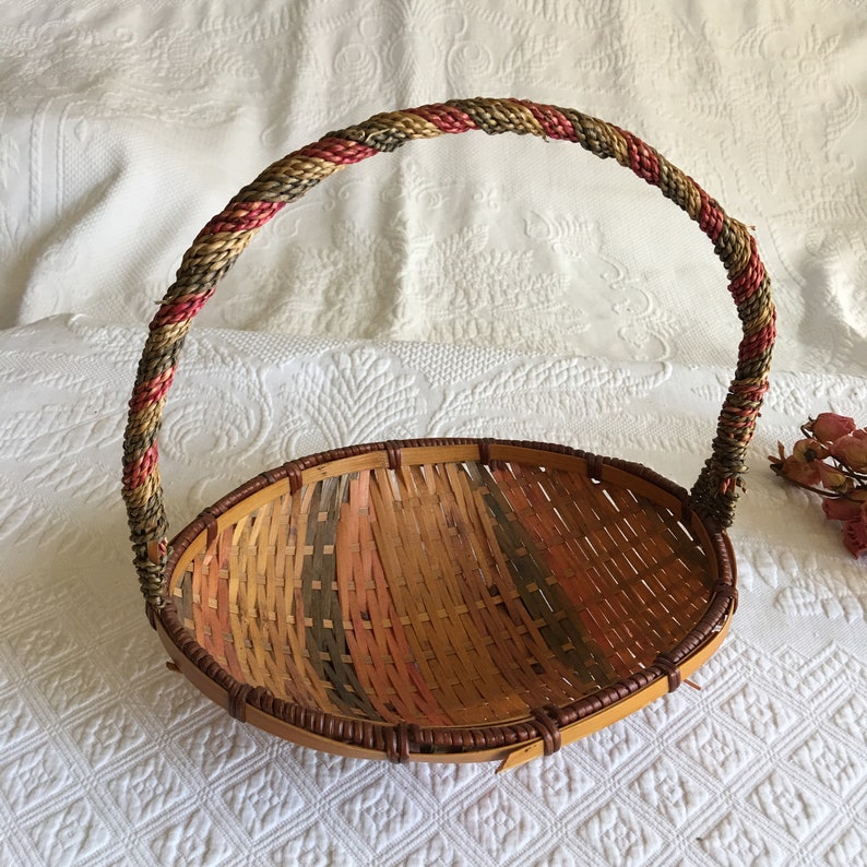 Good for Napkins or Fingertip Towels Vintage Dish Style Basket With top Handle Charming Basket.