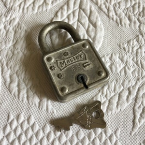 Vintage Master Slot en Sleutel. Kies Grootte van slot uit Drie maten. Vermelding voor één slot en sleutel of gebrek aan sleutel.