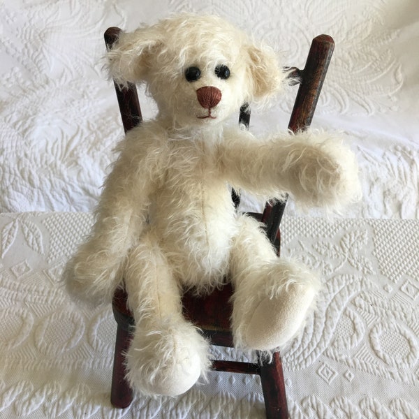 Handgemaakte medium witte mohair Mary Antoinette teddybeer 10" hoog gemaakt door Barb Celio. Hand gestikt, volledig beweegbaar. Witte mohair beer.