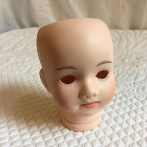 Vintage Seymour Mann-poppenhoofd van The Connoisseur Doll Coll #1160A. Zachte uitstraling, handgeschilderd gezicht. Mooie lippen. Wimpers en wenkbrauwen.