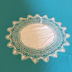 Vintage Linen and Knotted Thread Centerpiece Doily. Hand Stitched and Wrought Doily or Table Topper. Beautiful Centerpiece Doily.