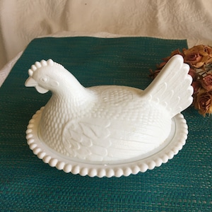 Vintage White or Clear Glass Hen Dish. Large Hen on Nest Bowl With Lid. Detailed Glass Chicken Dish. Trinket Box or Candy Dish.