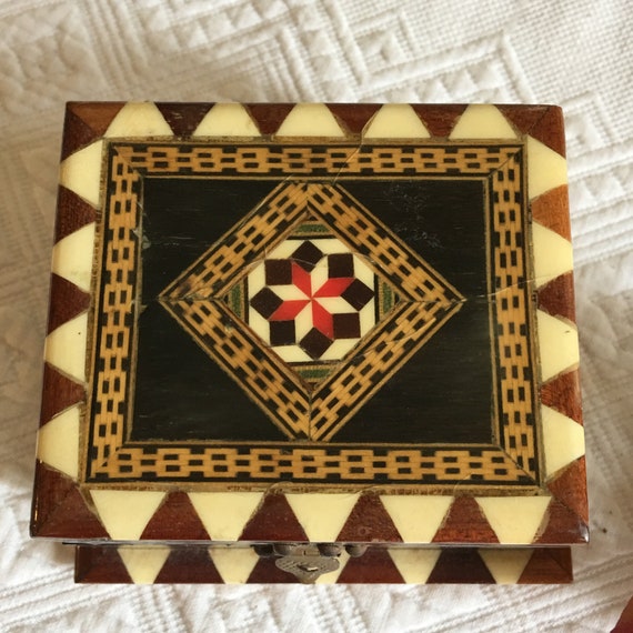 Vintage Inlaid Marquetry Wood Trinket Box. Star D… - image 2