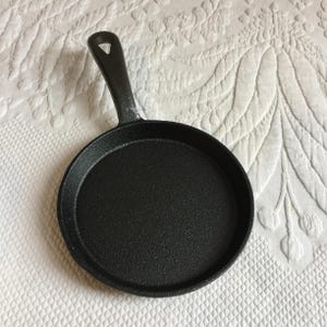 Cast Iron Small Frying Pan Great for Use or Display. Use to Bake a Large Cookie or Great for Hanging on Kitchen Wall.
