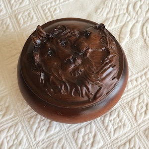 Vintage Lion Dresser Box. Round Faux Wood Box with 3D Lion Images on the Top. Wood Grain Finish to Resemble Wood. Dresser or Trinket Box.