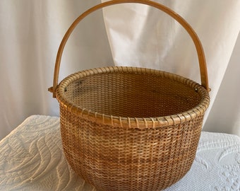 Vintage Round Wicker Blonde Basket. Well Made Tightly Woven Wood Bottomed Round Basket. Top Swing Handle. Lovely Basket.