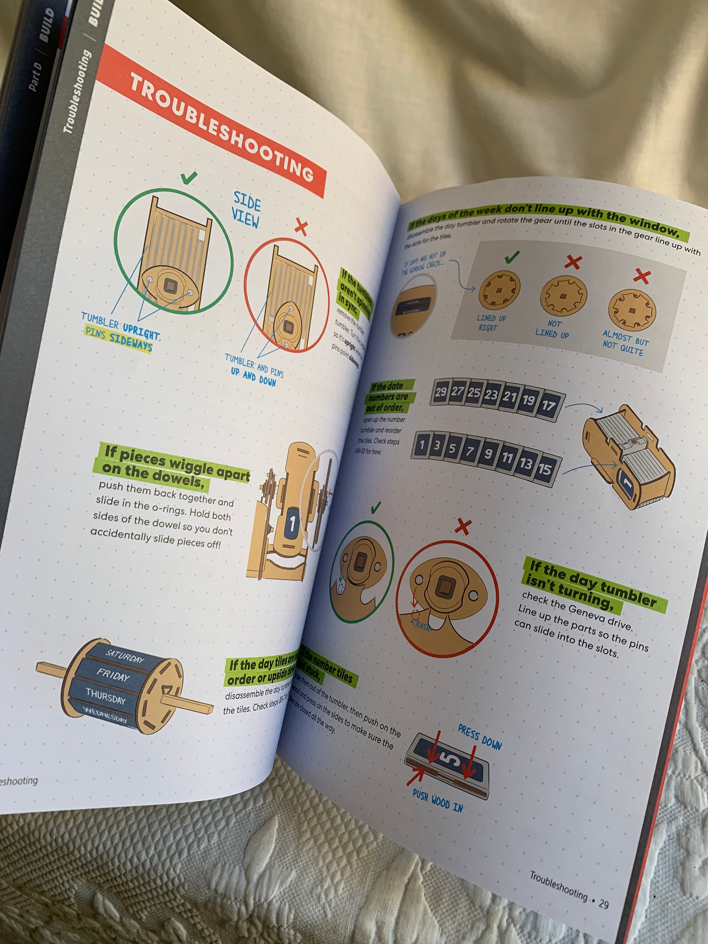 Boredom　限定1,500部 Kiwi Co Eureka Crate for Perpetual Calendar. Build Your Own