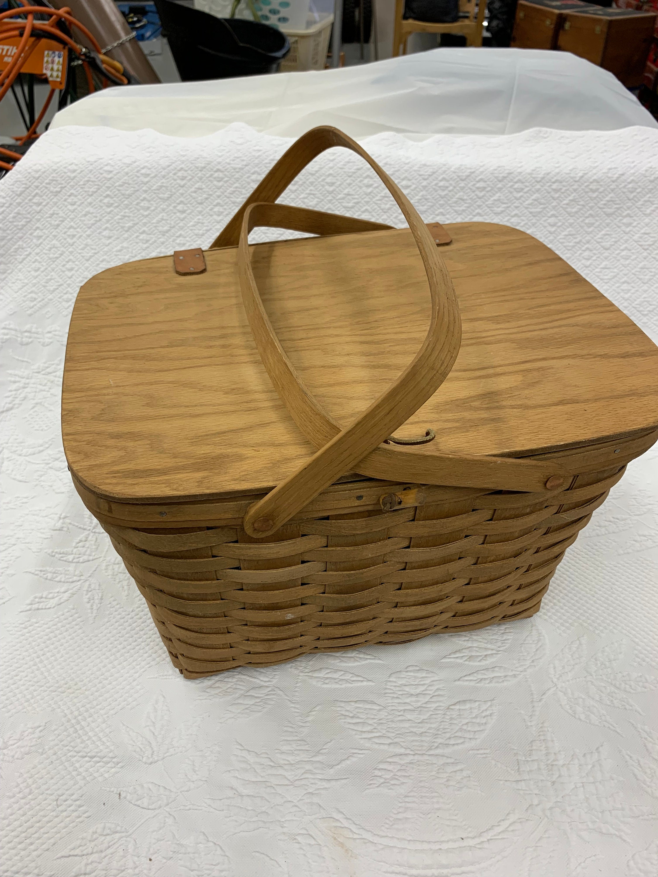 Vintage 1986 Longaberger Picnic Basket With Pie Protection Vintage 1986 Longaberger Picnic Basket With Pie Protection