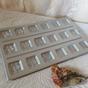 Vintage Aluminum Venetian Classic 1984 Wilton Candy Molds Tray. Made in Korea. Square, Scalloped and Smooth Edge, Ridged Designs. 18 Molds.